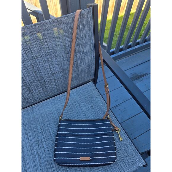 Fossil Devon Black White Striped Heart Crossbody Bag Key - Picture 5 of 13